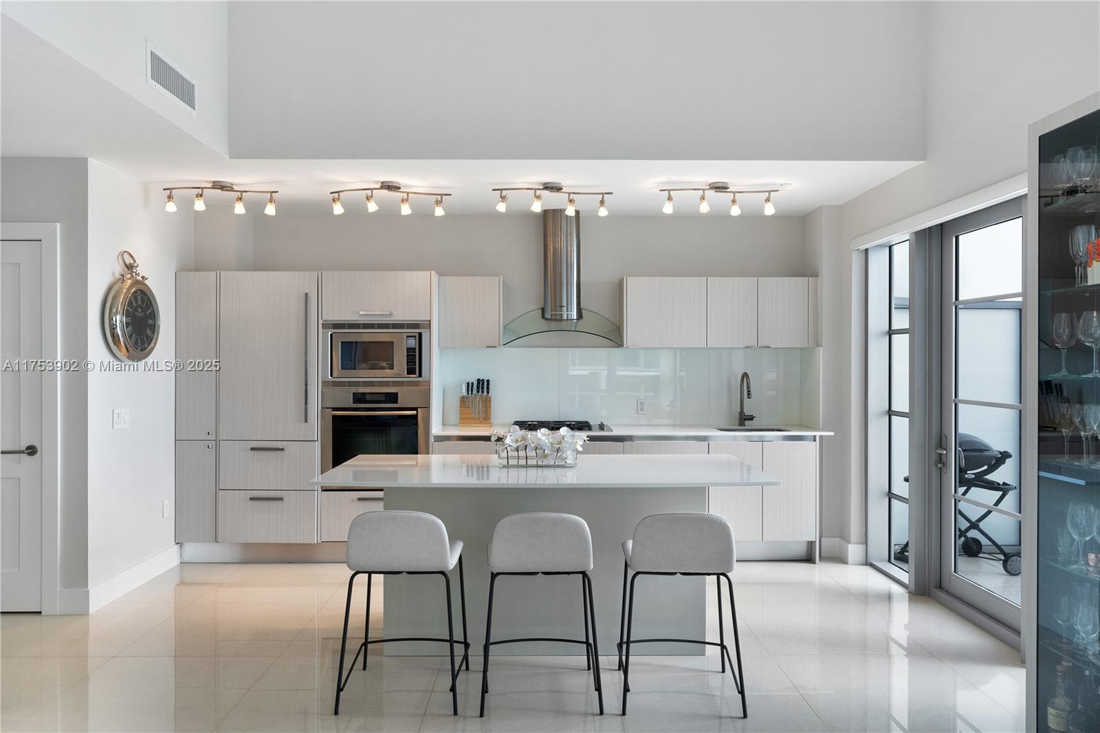 THE CARIBBEAN CONDO - Residential