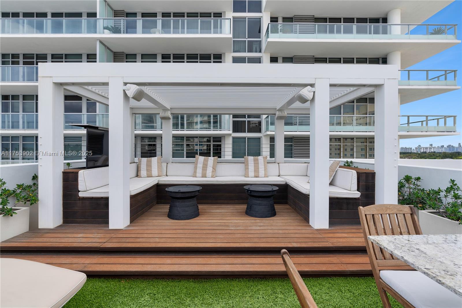 THE CARIBBEAN CONDO - Residential