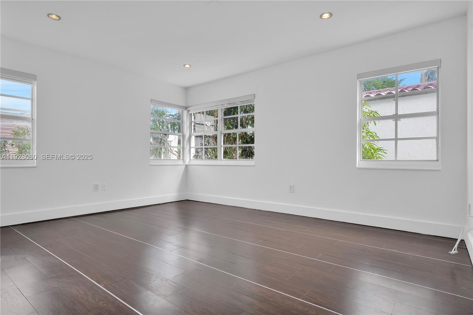 ALOHA CONDO - Residential Lease