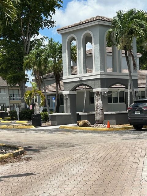 Condominium in Hialeah FL 7130 179th St St.jpg