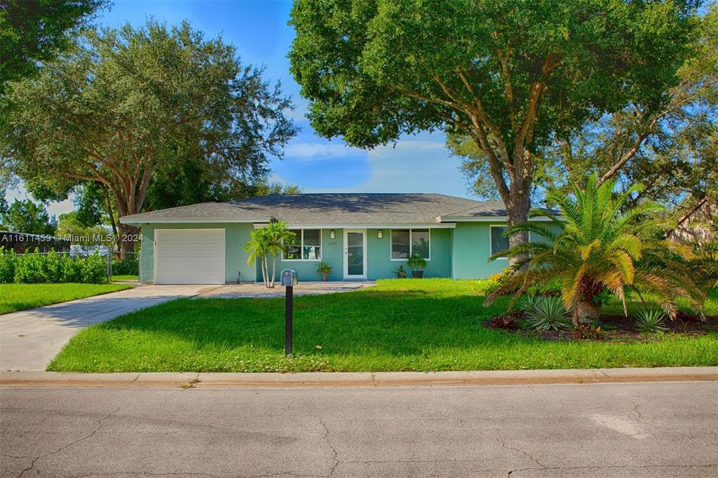 Photo of 674 SW Everett Ct, Port Saint Lucie, FL 34953 (MLS # A11611459)