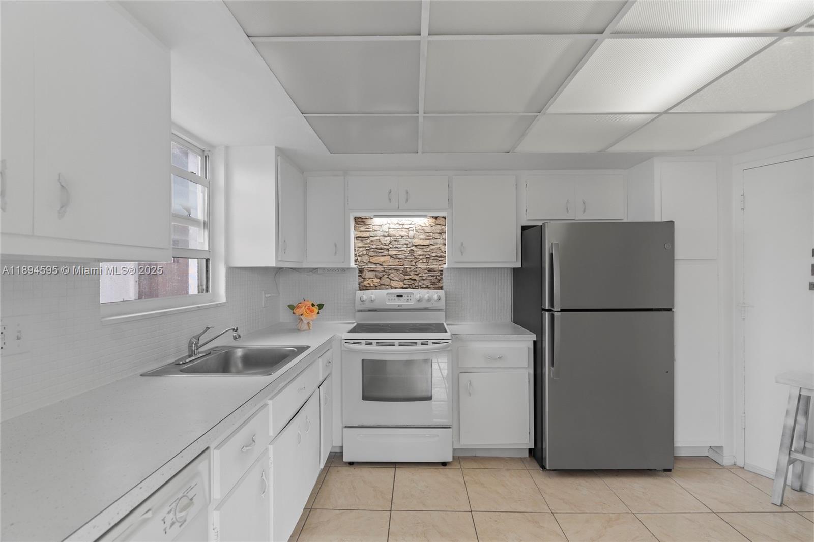 BUCKLEY TOWERS CONDO - EA - Residential Lease