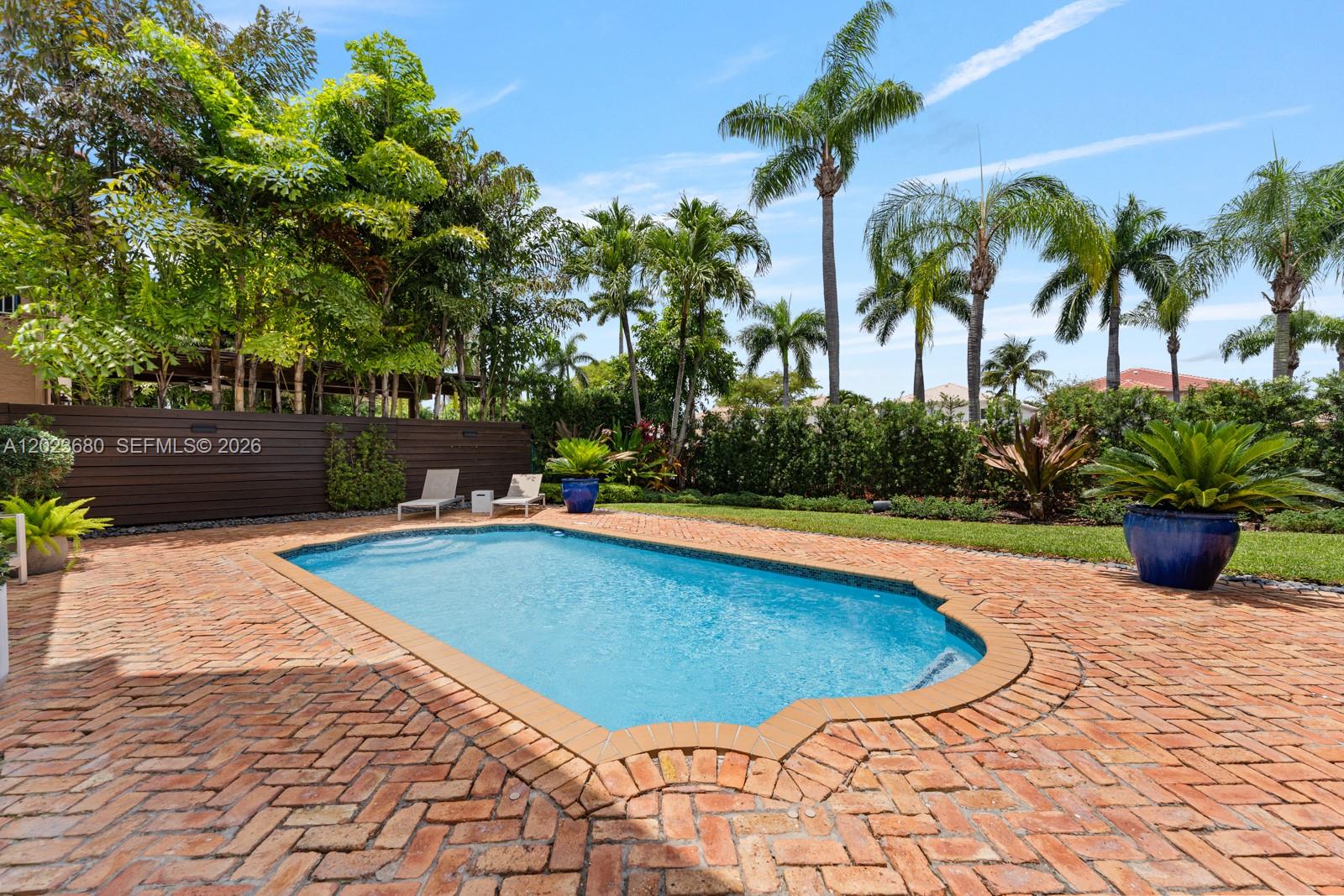 DORAL ISLES VENETIA - Residential