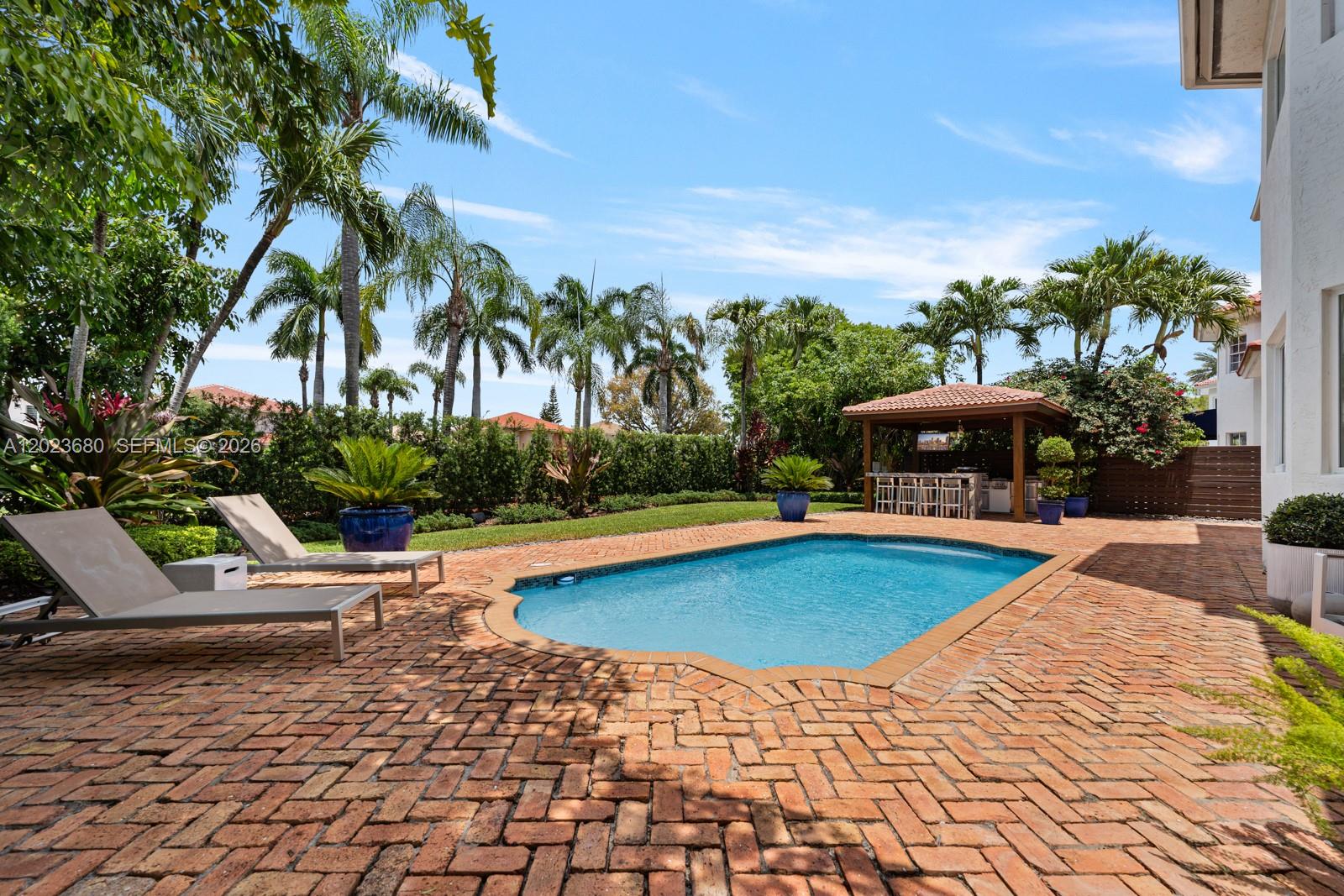 DORAL ISLES VENETIA - Residential
