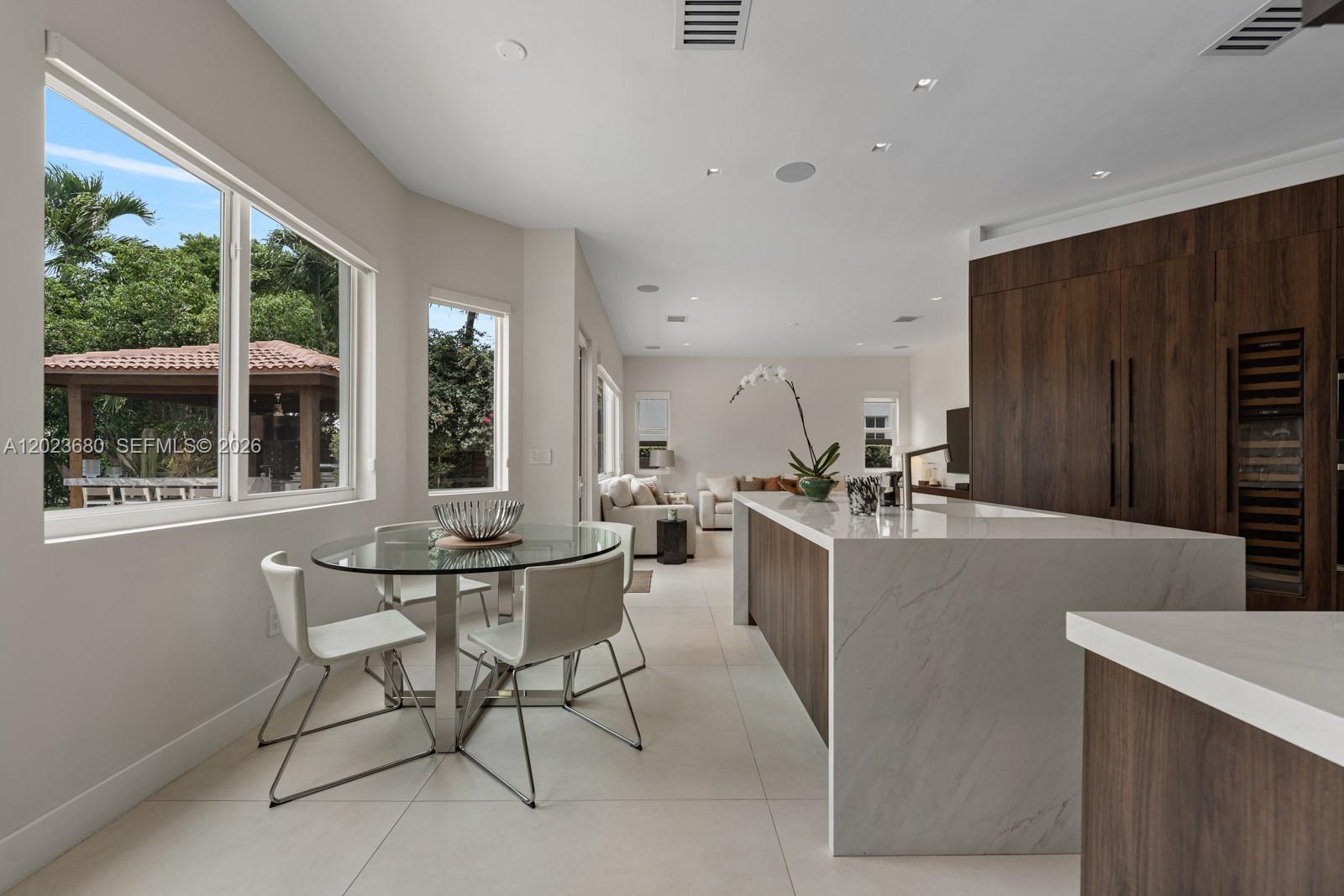 DORAL ISLES VENETIA - Residential