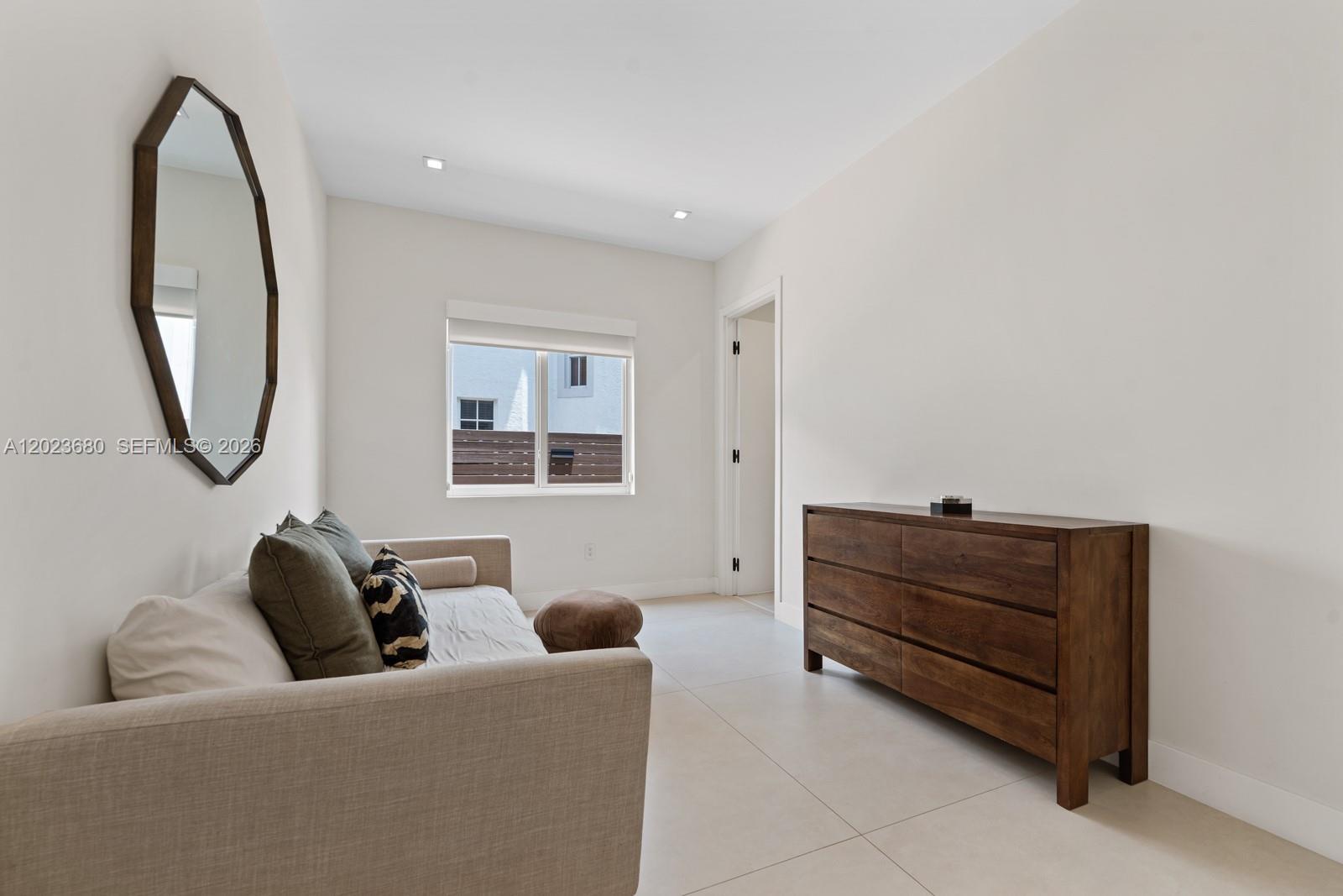 DORAL ISLES VENETIA - Residential