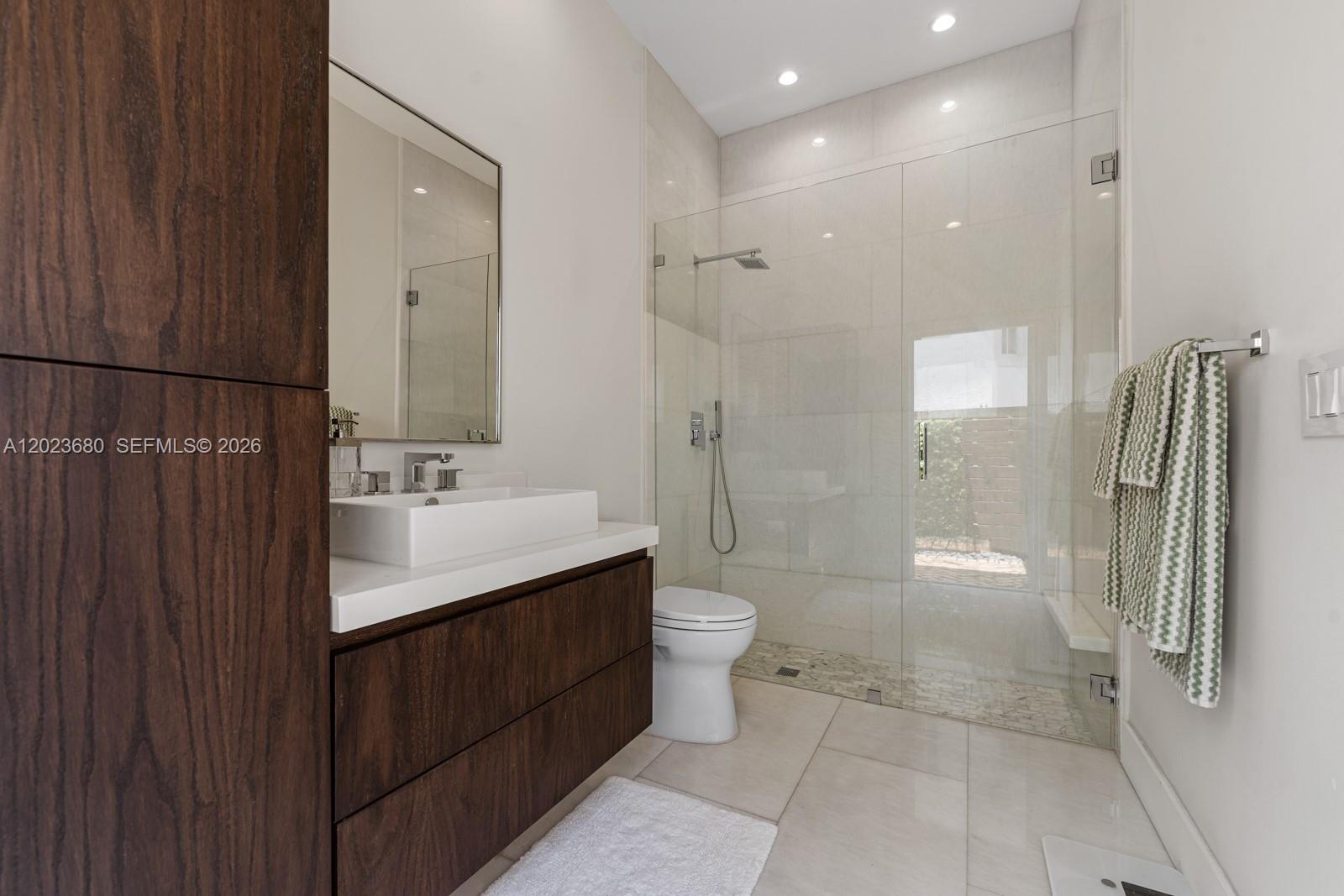 DORAL ISLES VENETIA - Residential