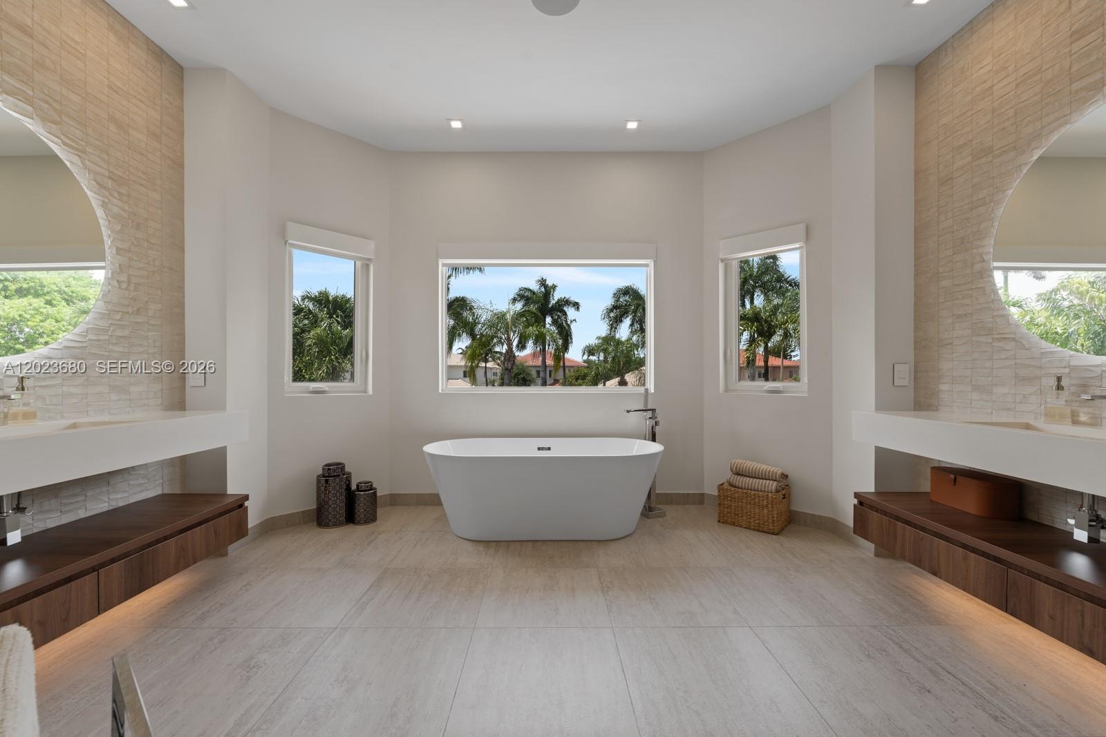 DORAL ISLES VENETIA - Residential