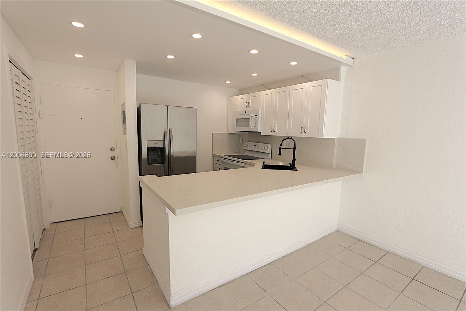 YOLANDA VILLAS CONDO - Residential