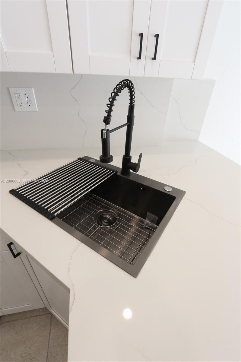 YOLANDA VILLAS CONDO - Residential