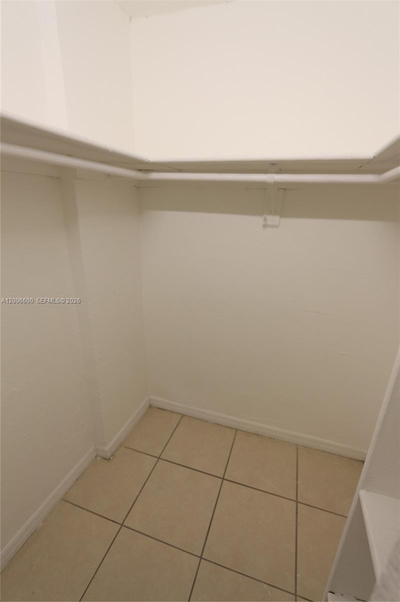 YOLANDA VILLAS CONDO - Residential