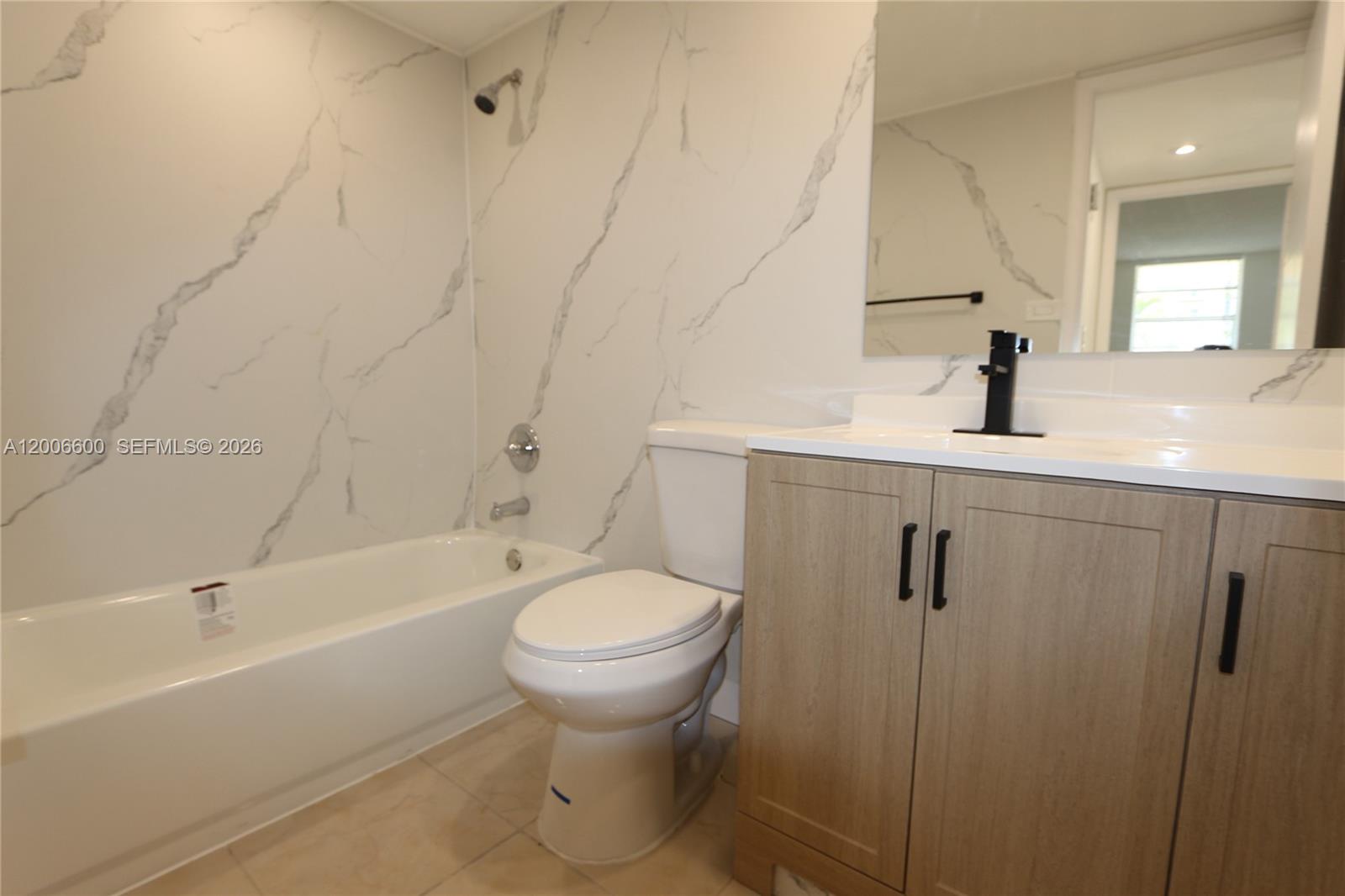 YOLANDA VILLAS CONDO - Residential