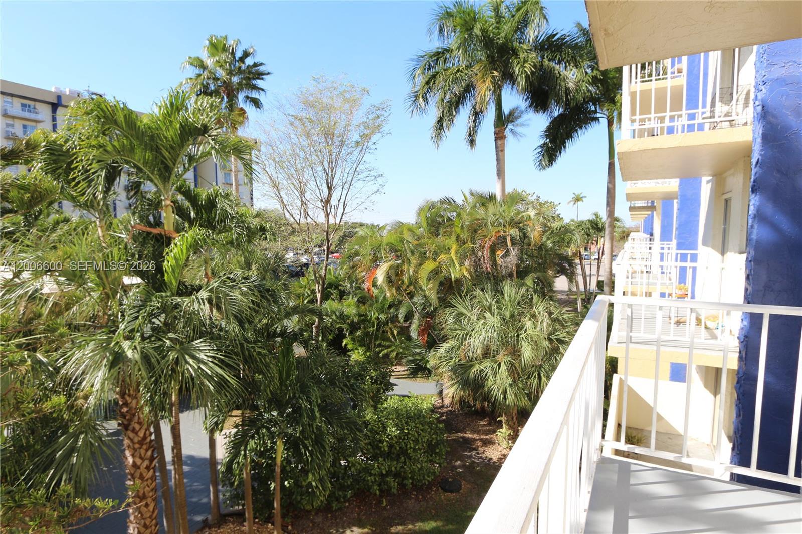 YOLANDA VILLAS CONDO - Residential