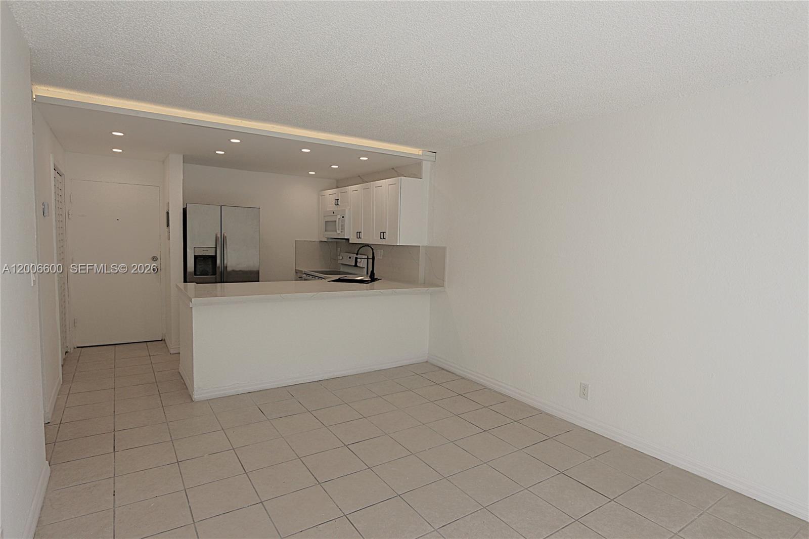 YOLANDA VILLAS CONDO - Residential