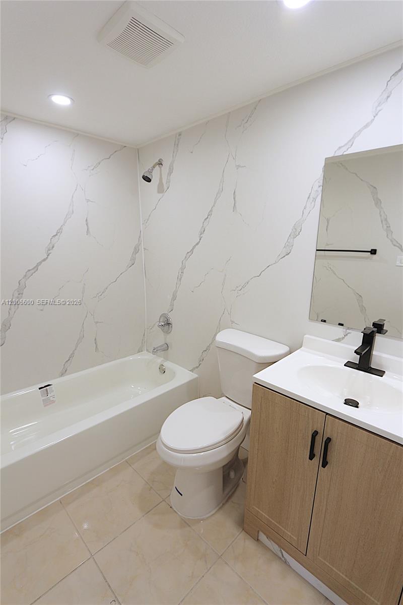 YOLANDA VILLAS CONDO - Residential