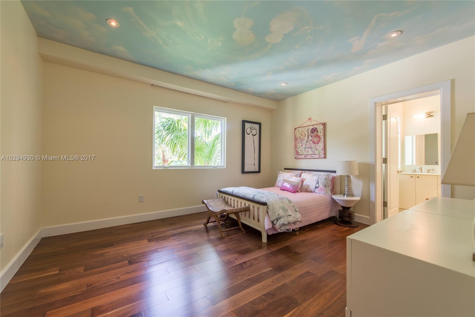 THE MOORINGS - Residential