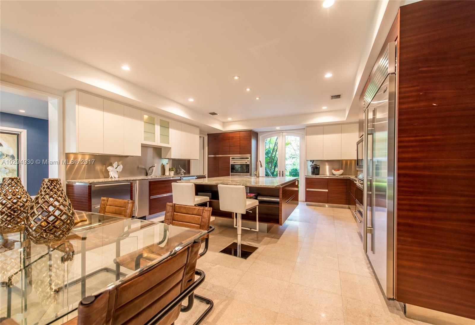 THE MOORINGS - Residential