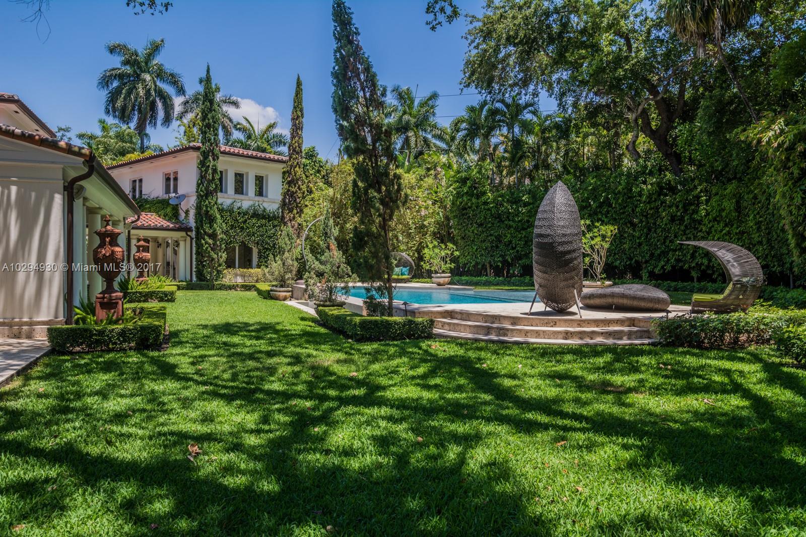 THE MOORINGS - Residential