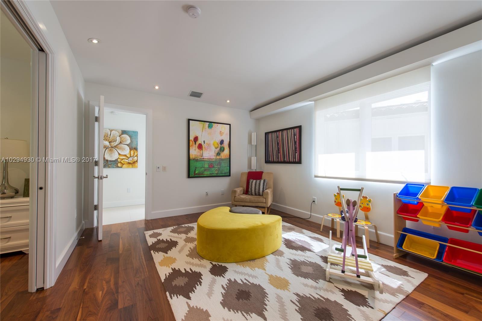 THE MOORINGS - Residential