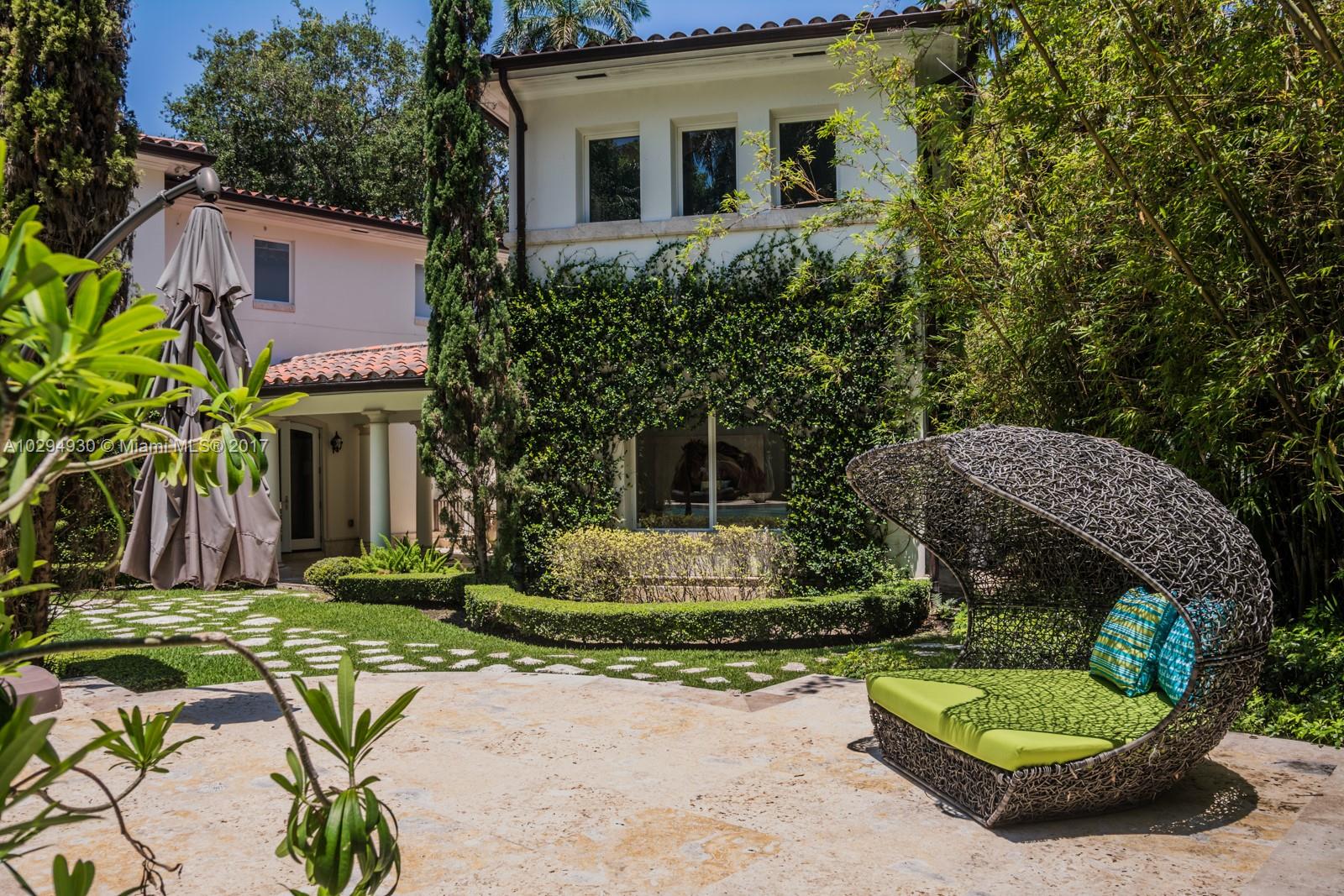 THE MOORINGS - Residential