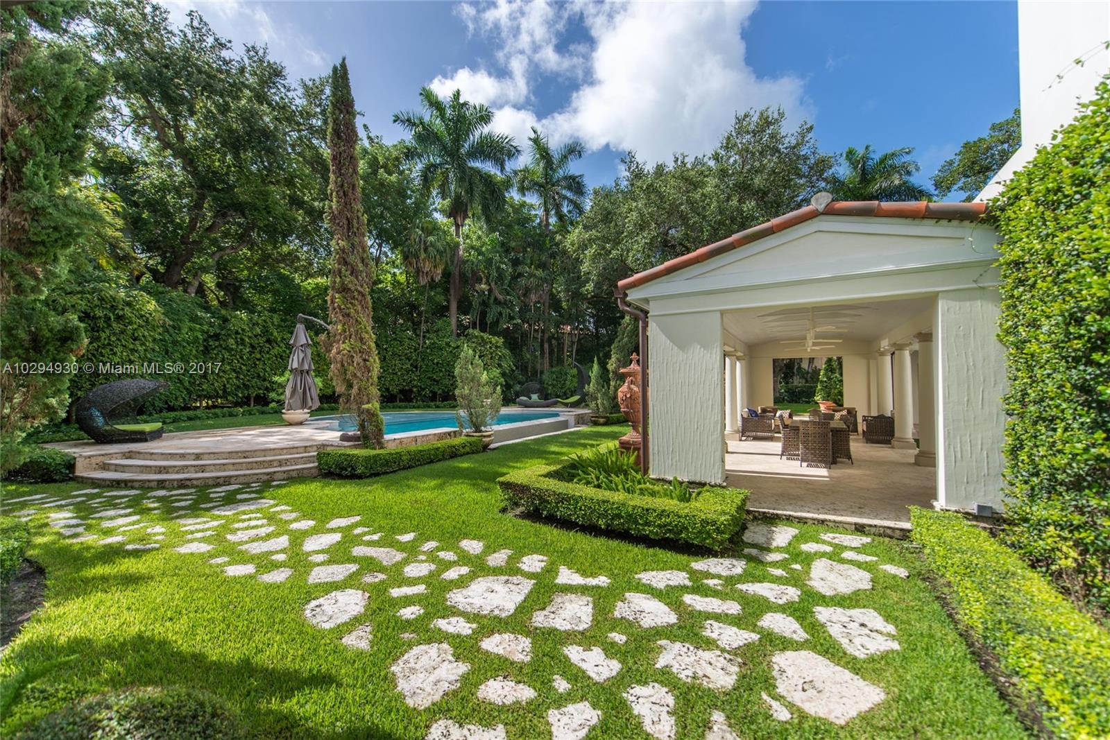 THE MOORINGS - Residential