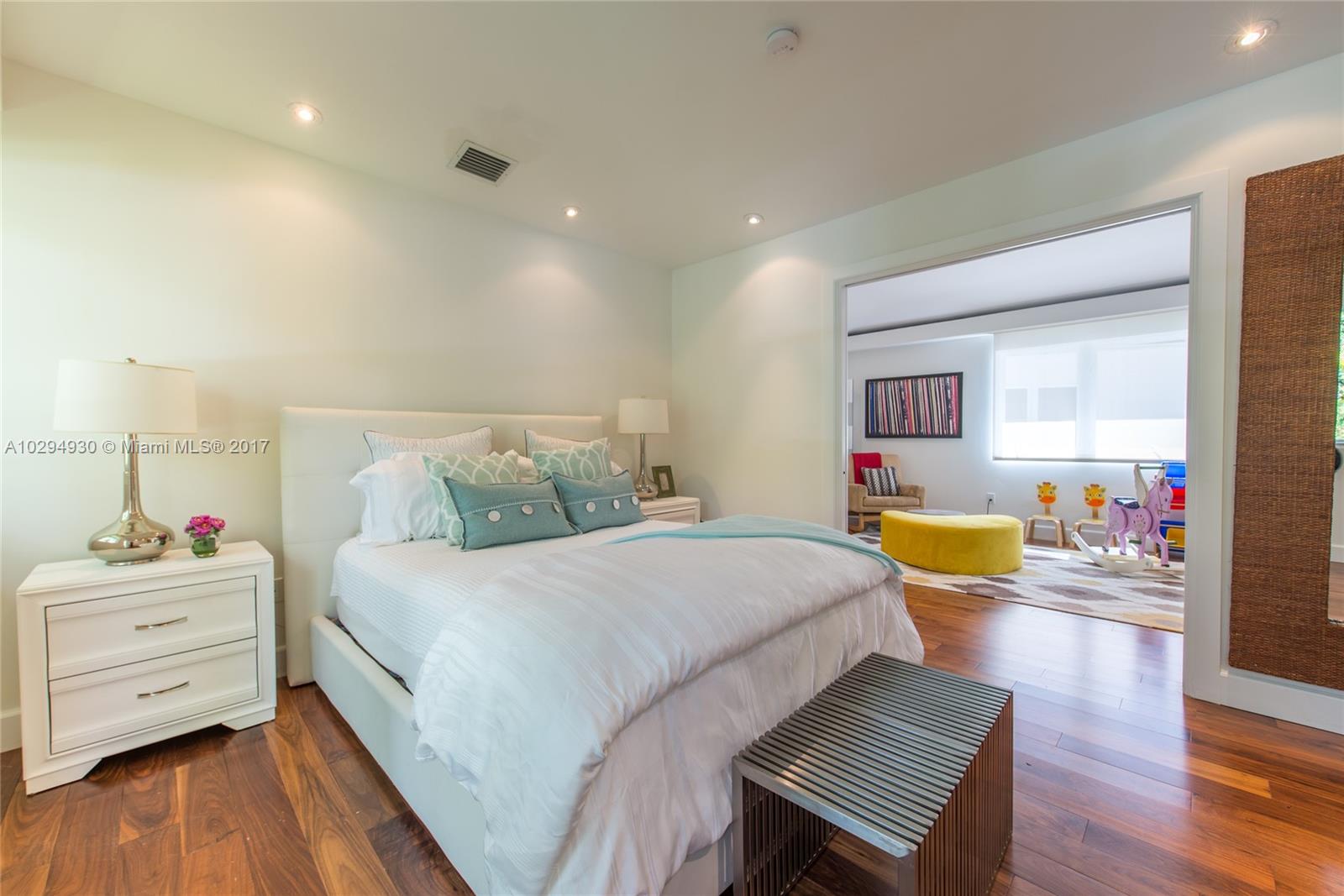 THE MOORINGS - Residential