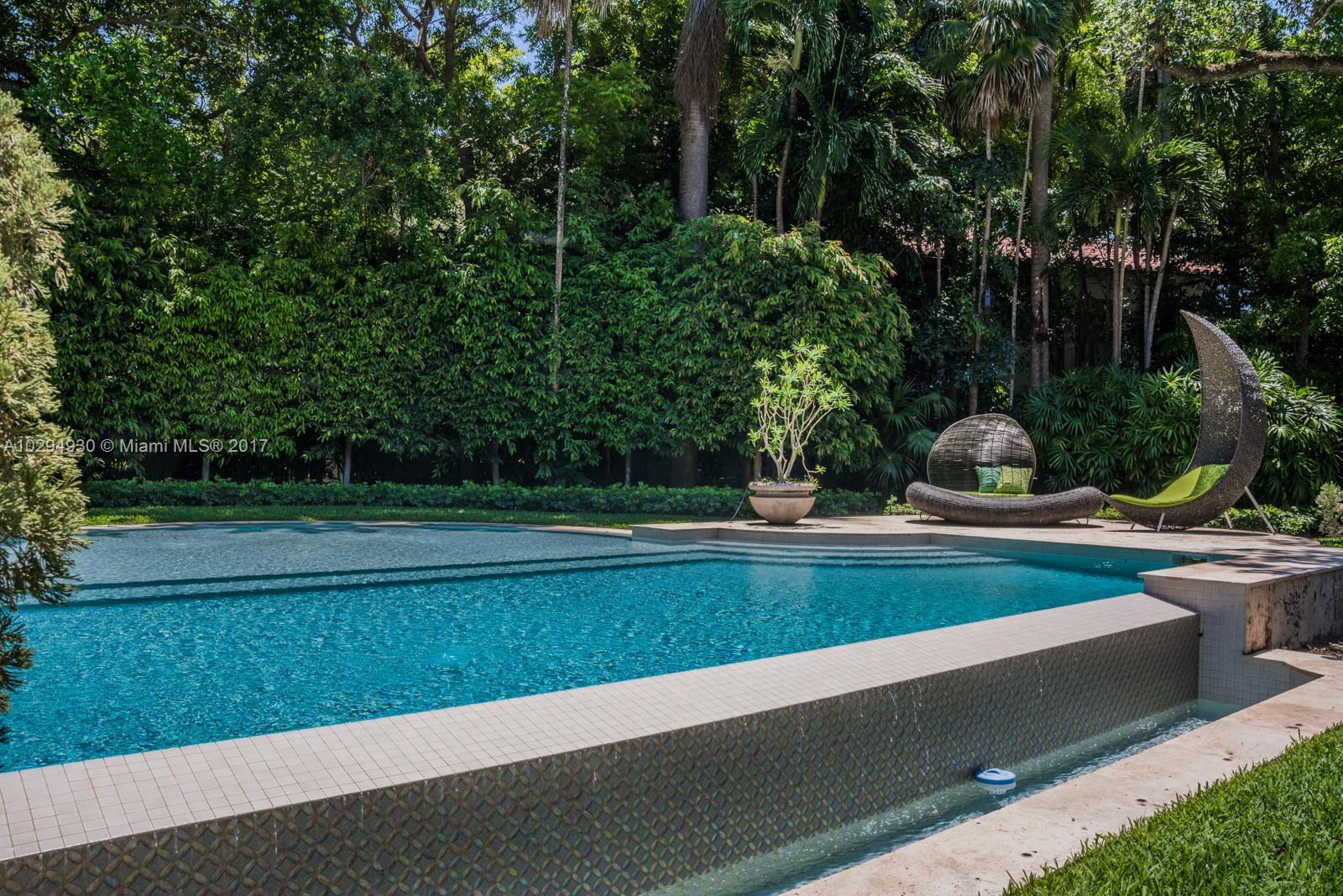 THE MOORINGS - Residential