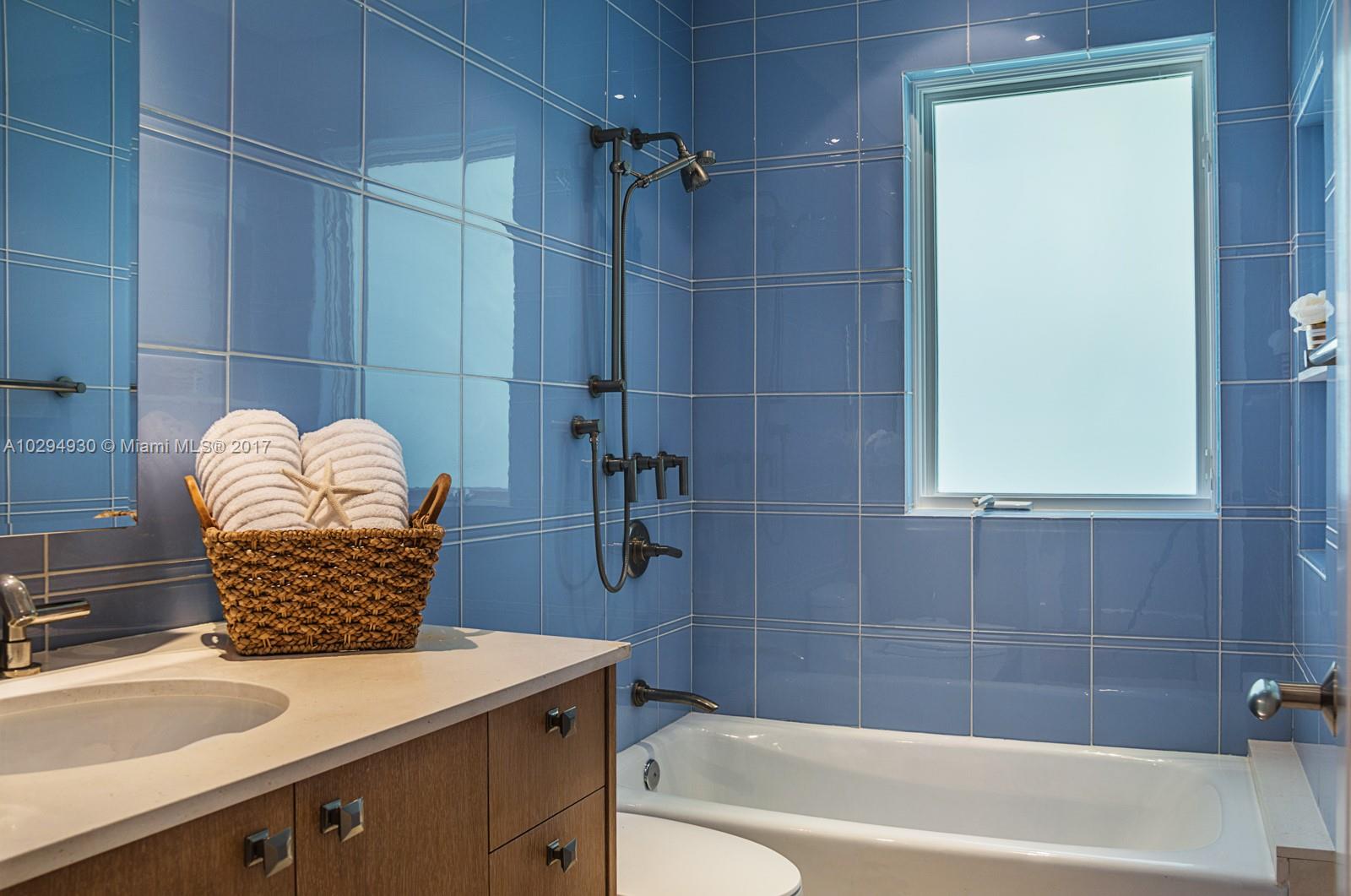 THE MOORINGS - Residential