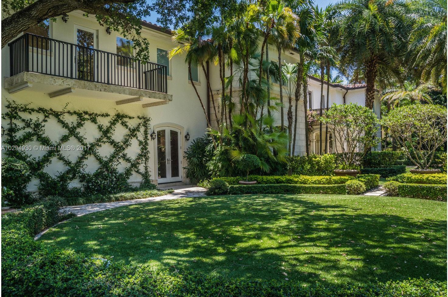 THE MOORINGS - Residential