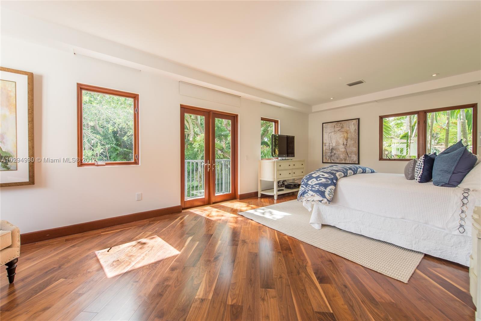 THE MOORINGS - Residential