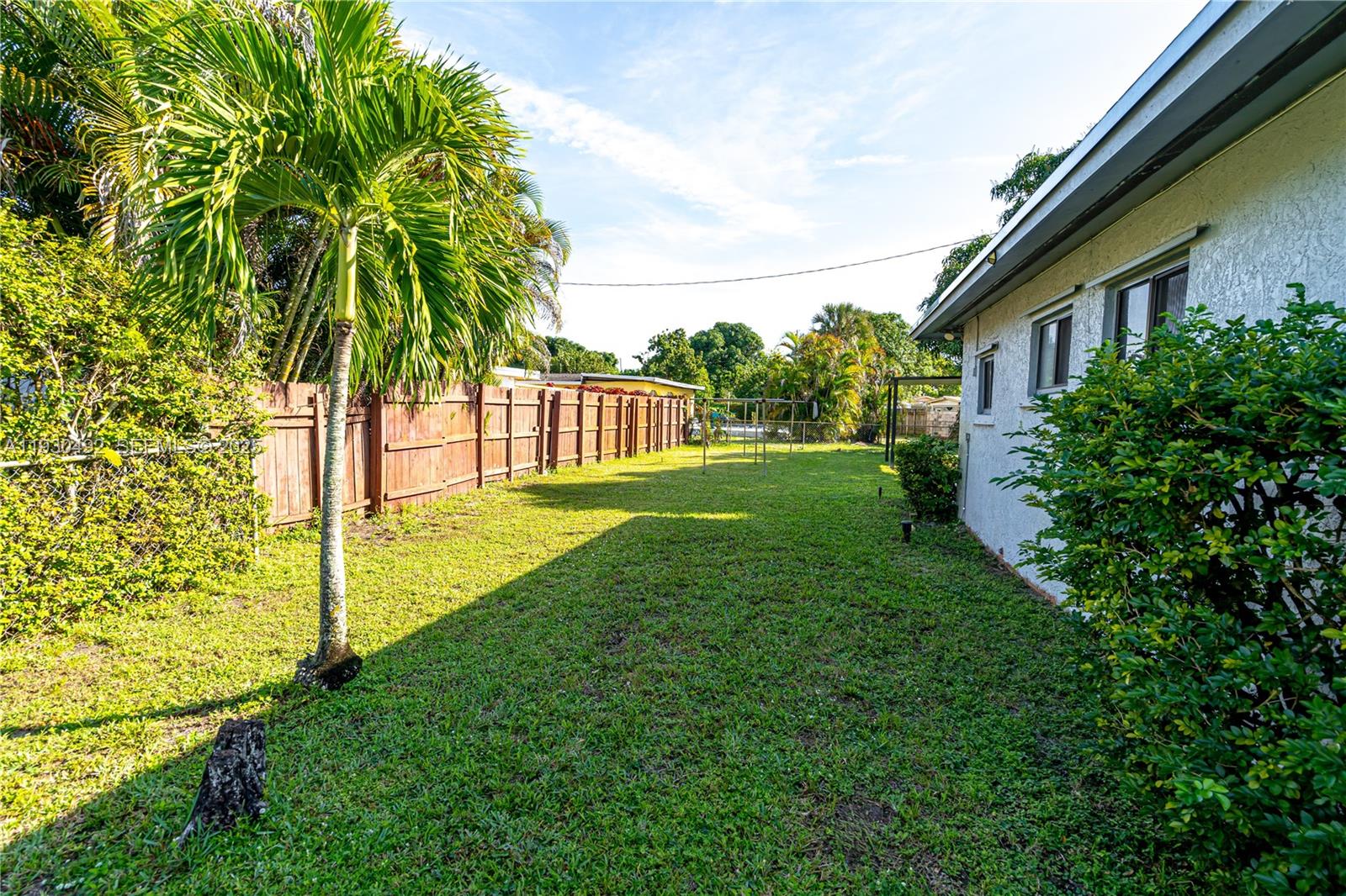 CAROL CITY LAKE STEVEN ES - Residential