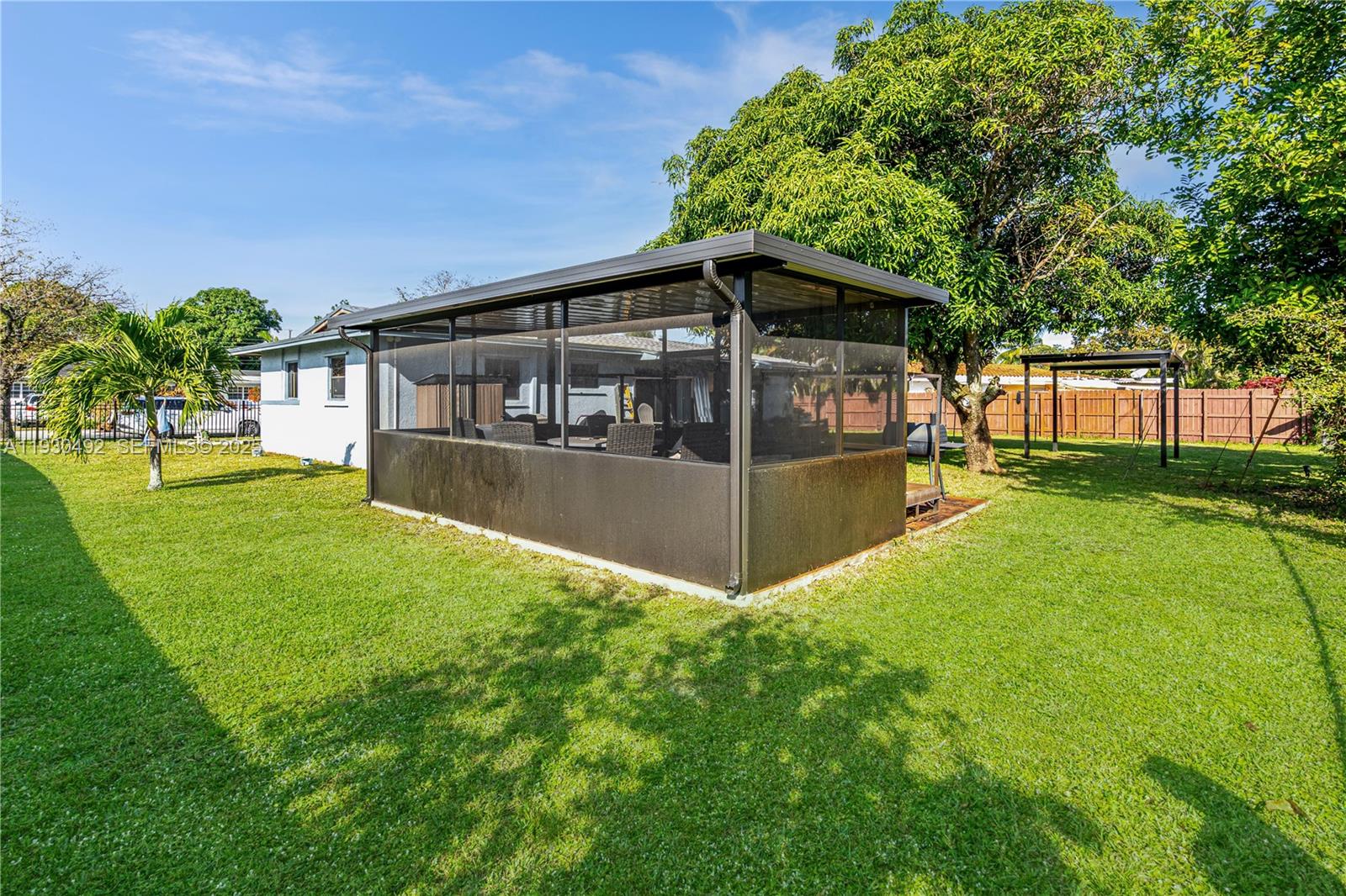 CAROL CITY LAKE STEVEN ES - Residential