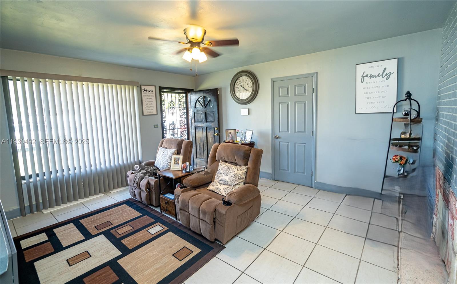 CAROL CITY LAKE STEVEN ES - Residential