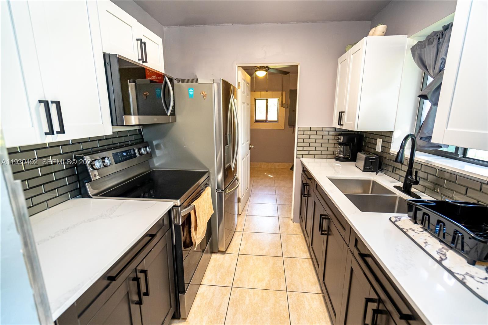 CAROL CITY LAKE STEVEN ES - Residential