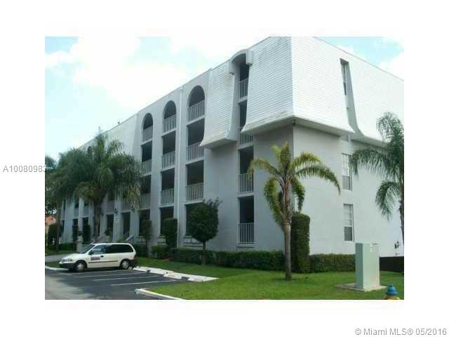 Great Unit!!! Foyer entrance. Steps away from underground covered parking. Large open/shared porch as well as private covered screened patio. Restaurants and shopping at walking distance. Close to schools and universities. Won't last!!! Please provide Credit Report and Income Verification with any offer.