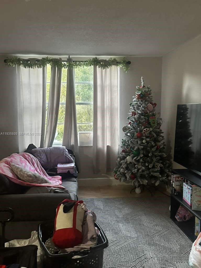 CAMBRIDGE CONDO - Residential