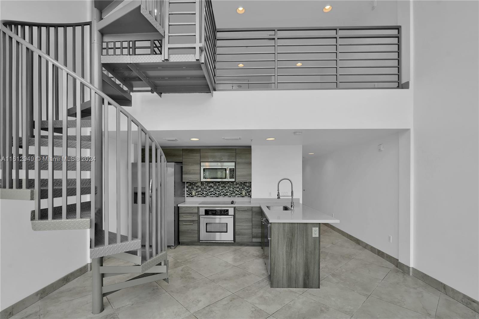 421 Meridian Ave 16
