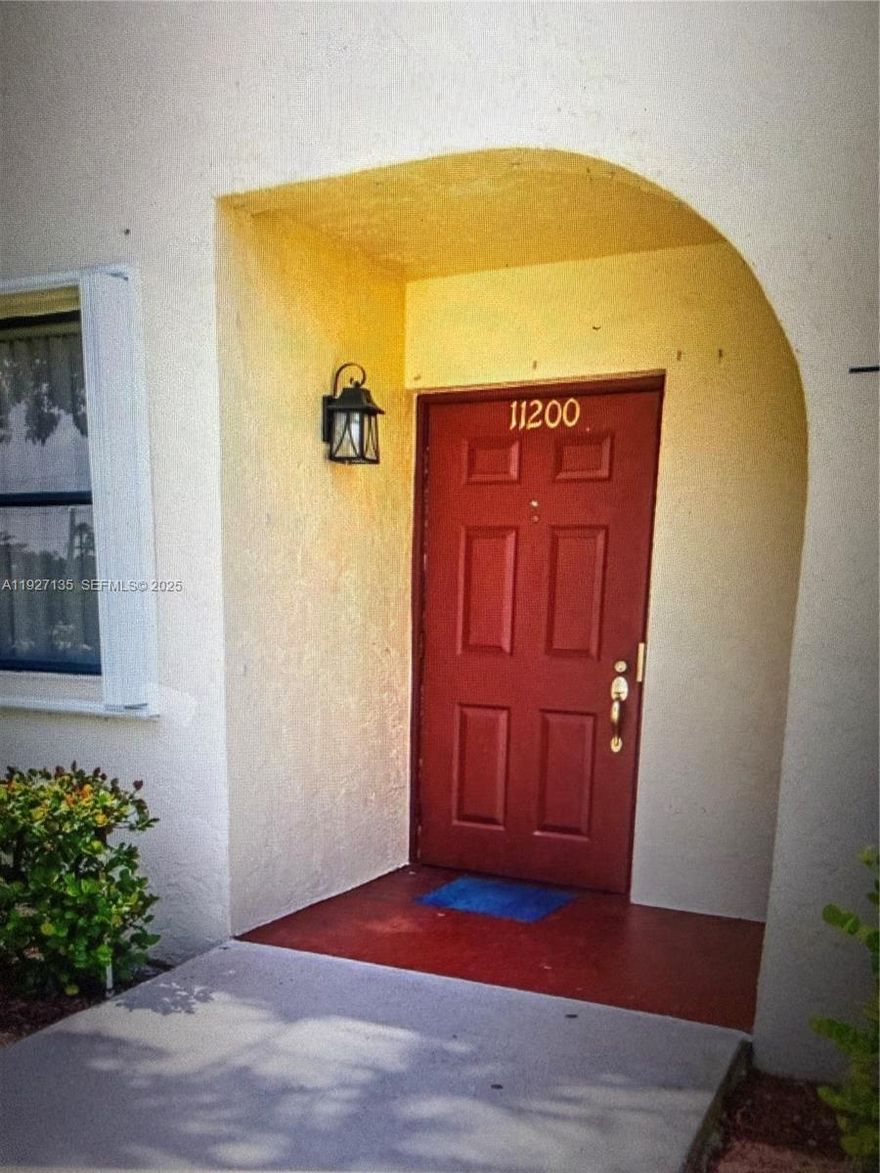 Beautifully corner condo in Pembroke Pines with tile Throughout unit, celinig fans and accordion shutters. A community pool to enjoy during the hot days.Near Shops,Mall, Hospital,Schools and Major highways. This is a nice place to call home!
Showing by appoitment only with 24 hrs in advance.Agent must accompany his client.
