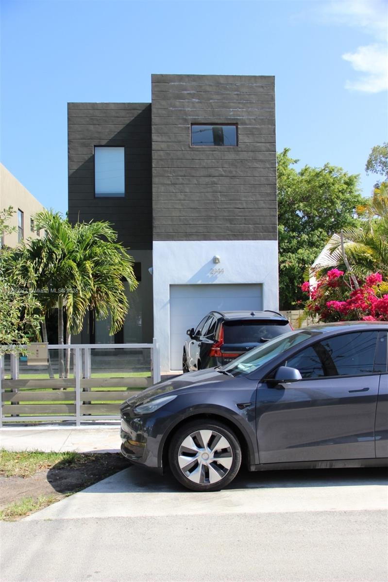 Rental Property at 2944 Sw 27th Ter 2944, Miami, Broward County, Florida - Bedrooms: 6 
Bathrooms: 6  - $6,200 MO.