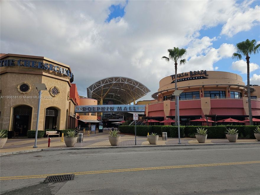 This restaurant features a fully equipped kitchen installation that enables complete and versatile food preparations, meeting all requirements for professional Latin rotisserie chicken production and broader menu execution. The setup includes modern rotisserie oven, commercial fryers, grills, refrigeration units, prep tables, and essential utensils, ensuring smooth service and the ability to produce high-volume, high-quality meals efficiently. Such  facilities not only support the current menu but allow for future menu expansion and workflow optimization. All inquiries and visits must be scheduled in advance to protect staff privacy and the ongoing operation of the restaurant. This approach preserves a professional environment and respects both employees and customers during transition.