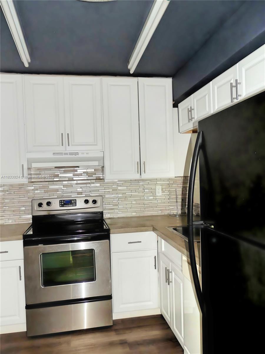 INTERNATIONAL PARK I COND - Residential