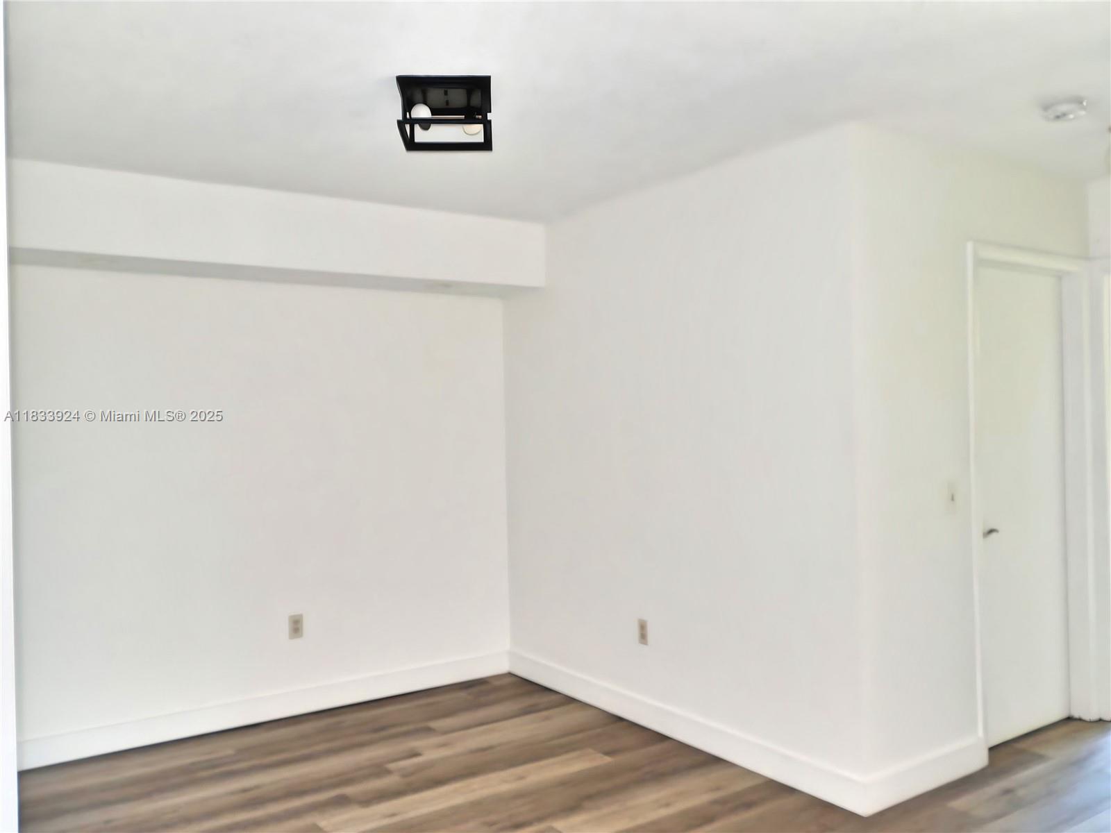 INTERNATIONAL PARK I COND - Residential