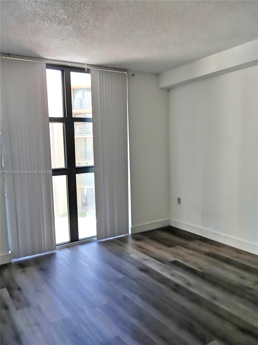 INTERNATIONAL PARK I COND - Residential