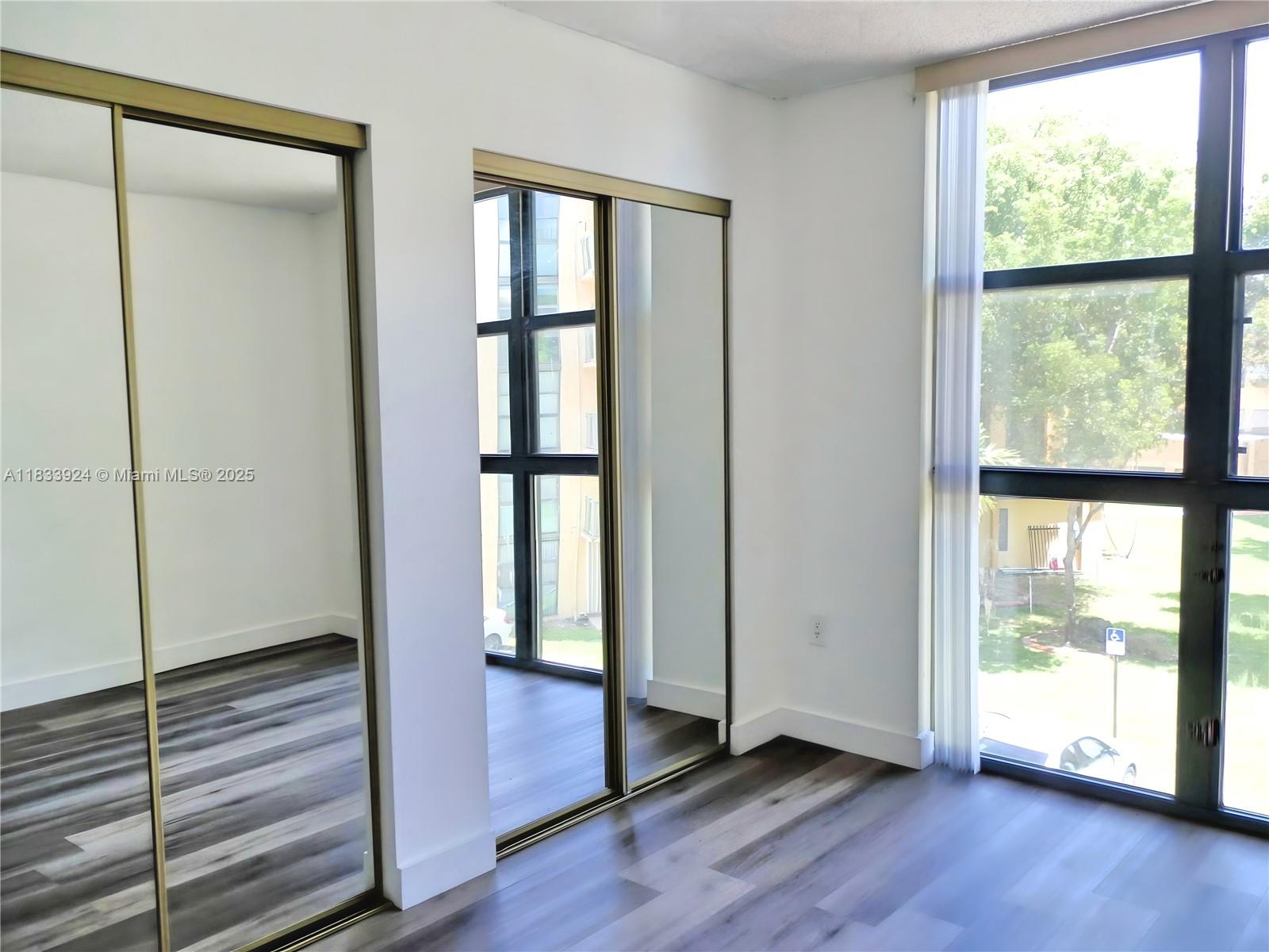 INTERNATIONAL PARK I COND - Residential