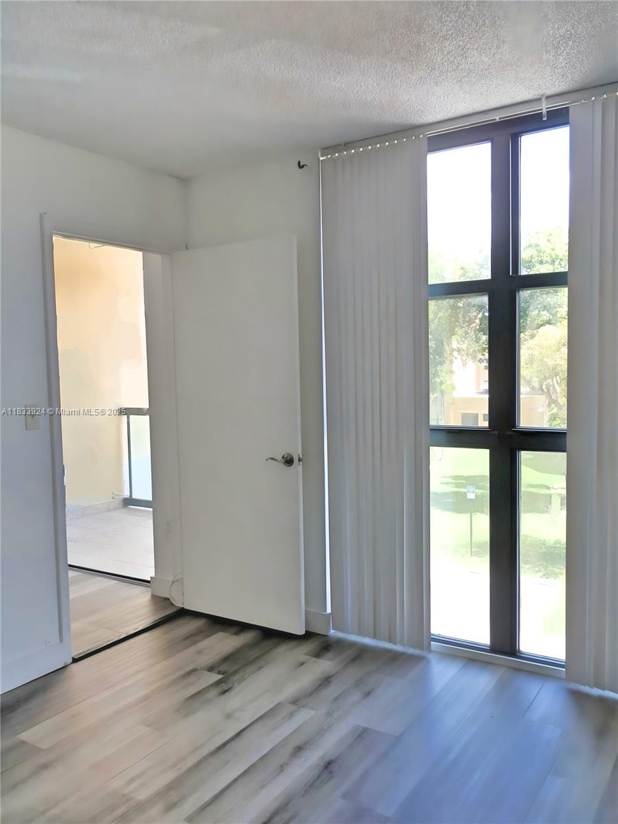 INTERNATIONAL PARK I COND - Residential