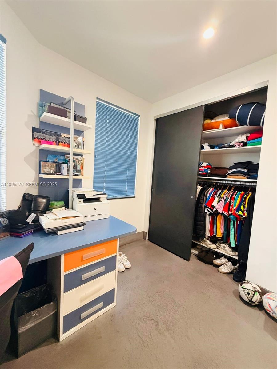 THE COURTYARDS AT THE POIN - Residential Lease