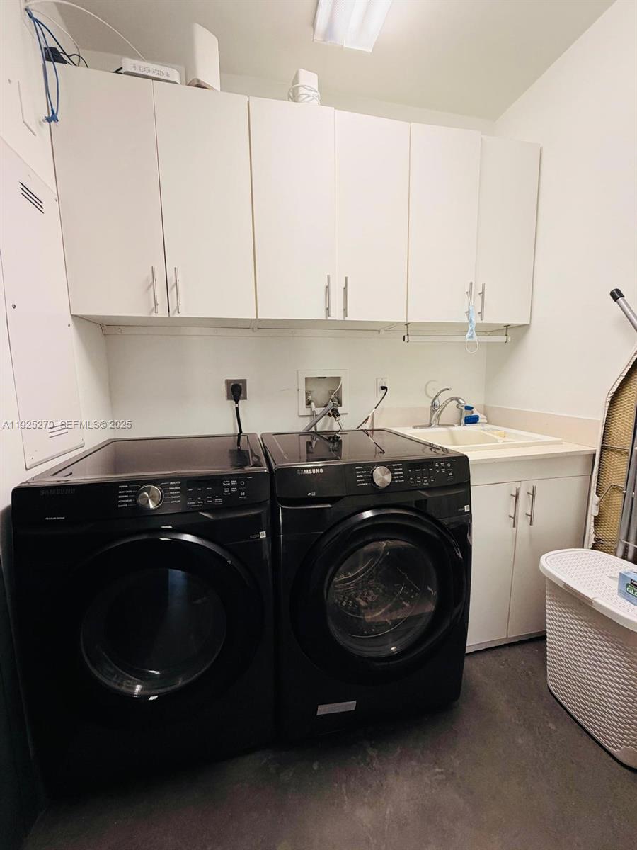 THE COURTYARDS AT THE POIN - Residential Lease