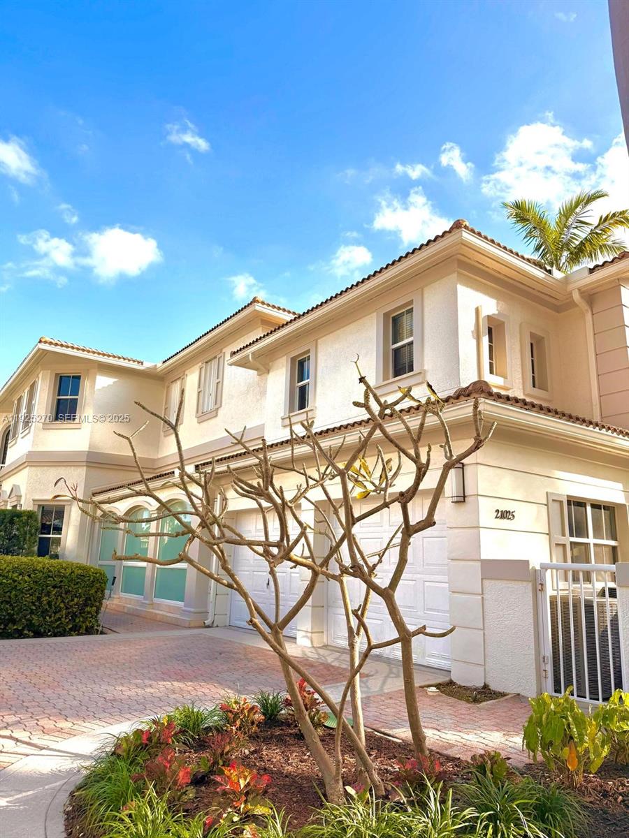 THE COURTYARDS AT THE POIN - Residential Lease