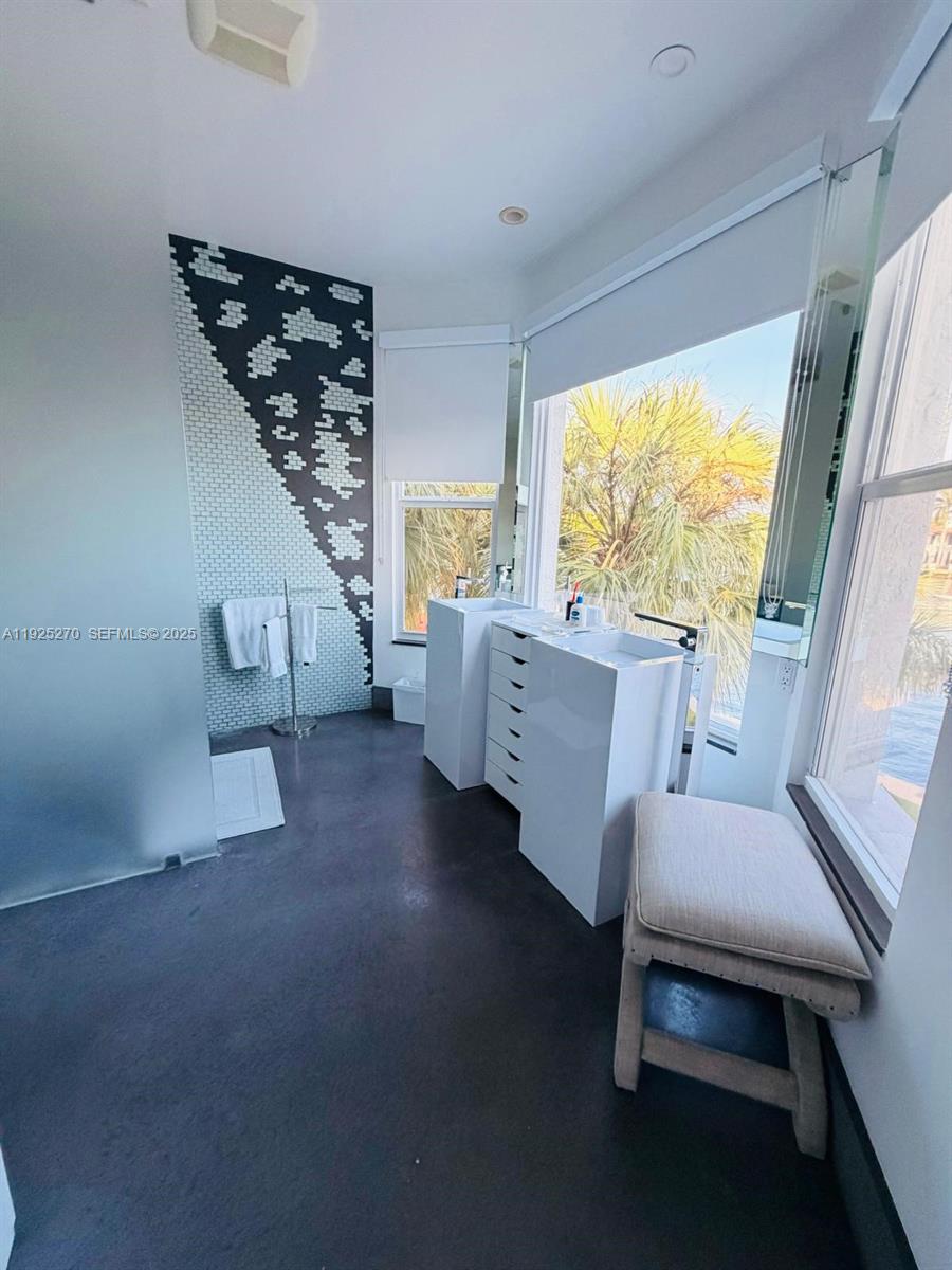 THE COURTYARDS AT THE POIN - Residential Lease