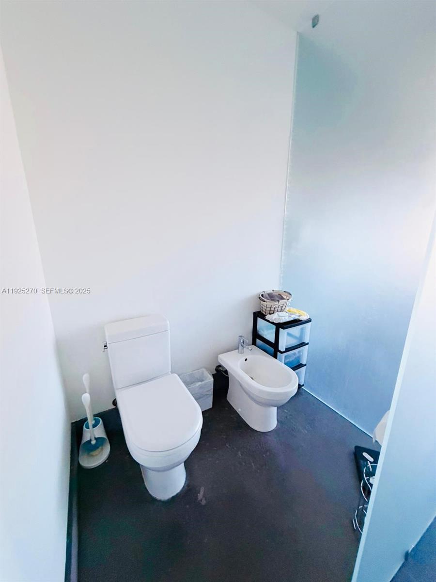 THE COURTYARDS AT THE POIN - Residential Lease